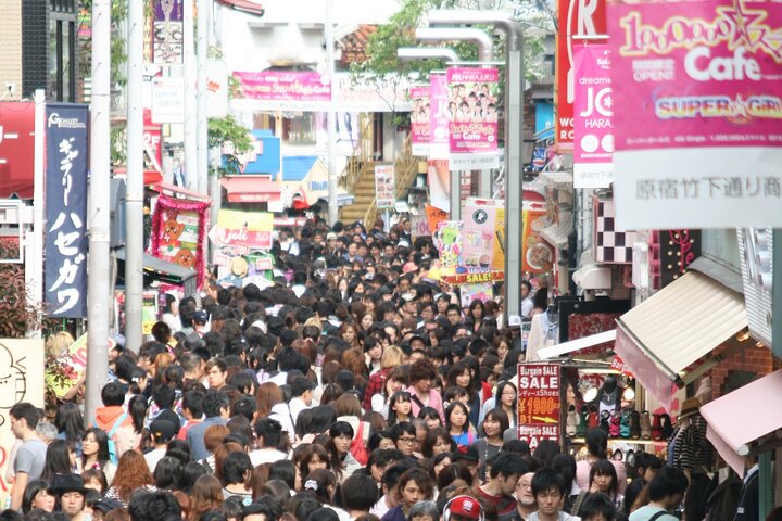Private Tokyo Day to Night Tour: Asakusa & Shinjuku Golden Gai