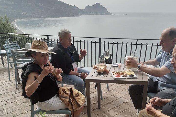Oil-tasting experience near Cefalu