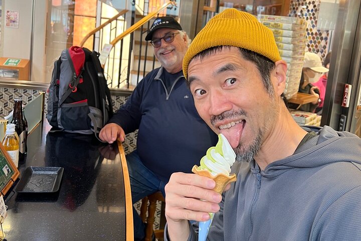 Private Tokyo Day to Night Tour: Asakusa & Shinjuku Golden Gai