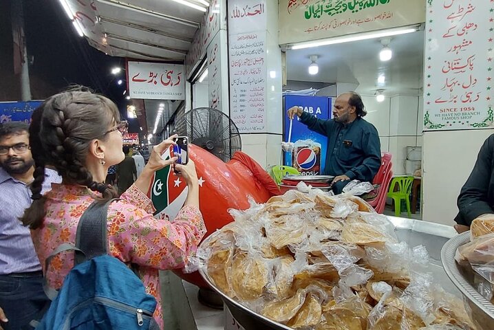 Karachi Half Day City Tour with Local Snacks and Private Transfer