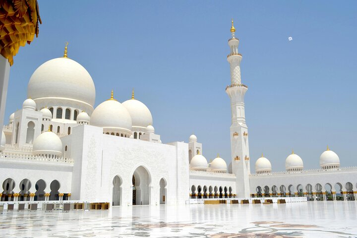 Abu Dhabi Layover Tour with Airport Pickup