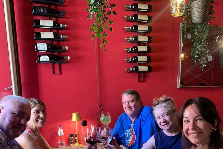 Verona walking tour:food&wine,history lunch or dinner & funicular