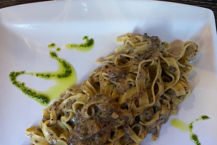 Verona walking tour:food&wine,history lunch or dinner & funicular
