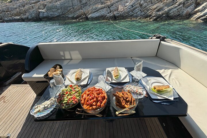 Bodrum Private Motor-Yacht Tour With Lunch For 6 Hours