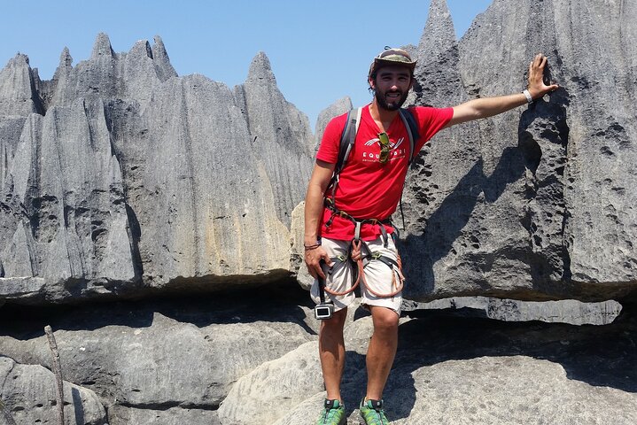 Morondava Tour : 3-day to Tsingy of Bemaraha & Baobab avenue