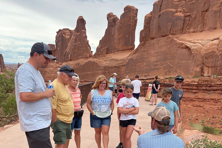 HIGHLY RATED Arches National Park Sightseeing Tour From Moab Utah