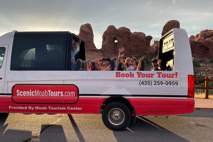 HIGHLY RATED Arches National Park Sightseeing Tour From Moab Utah