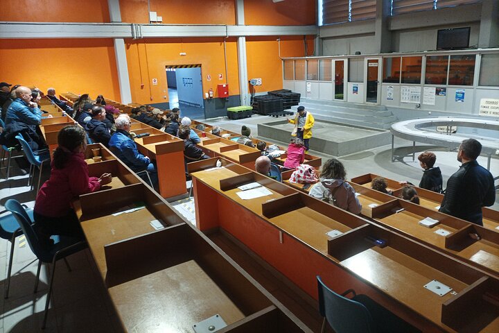 Tour of the Santoña marinera and its fishing port with tasting
