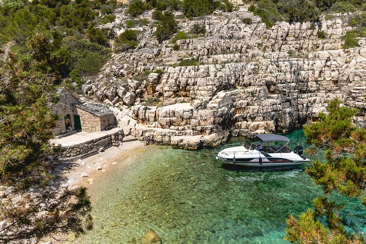 Hvar & Brač PRIVATE Speedboat: Cave, Blue Lagoon & Hidden Bays