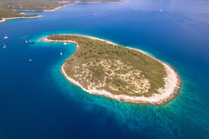 Makarska 3-Island Speedboat Tour: Golden Horn and "Little Venice"