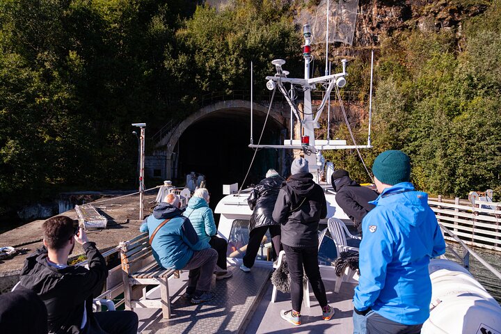 Tromsø: Arctic Fjord Cruise & Fishing Experience