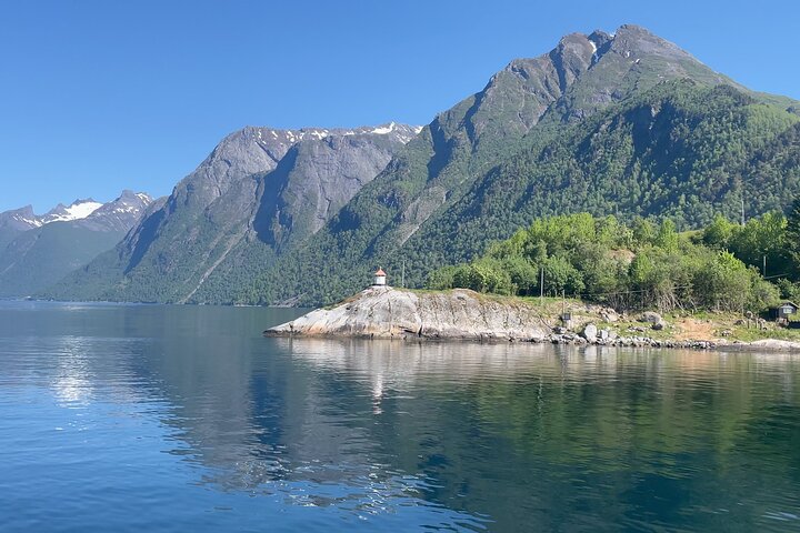 Hjørundfjord Fjord Tour Roundtrip from Ålesund