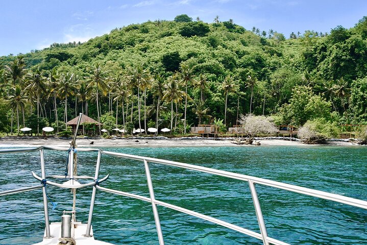 Nusa Penida day trip: boat, 4 snorkeling, Manta rays & Land tour