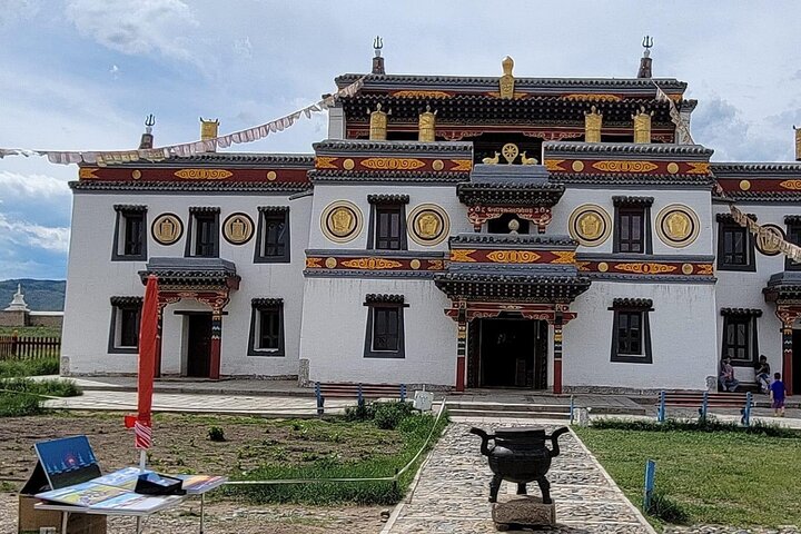 Semi-Gobi and Kharkhorum overnight private trip