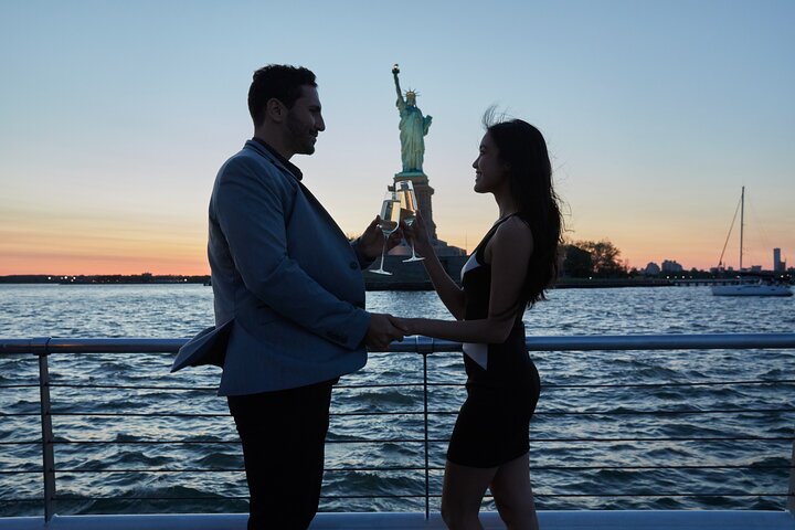 City Cruises New York: Bateaux Premier Dinner Cruise