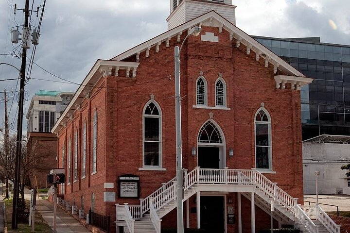 Astonishing Montgomery Scavenger Hunt: History & Heroes