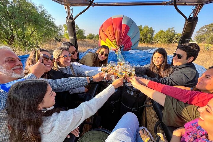 Balloon flight + Breakfast in cave + Pyramids + Pick up CDMX.