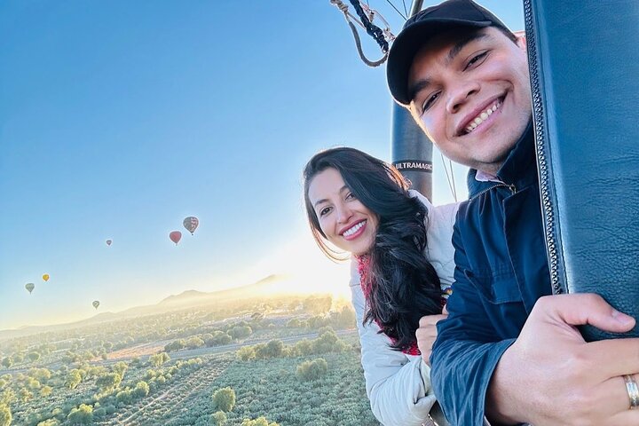 Balloon flight + Breakfast in cave + Pyramids + Pick up CDMX.