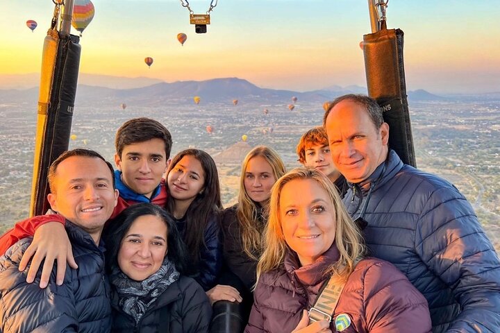 Balloon flight + Breakfast in cave + Pyramids + Pick up CDMX.