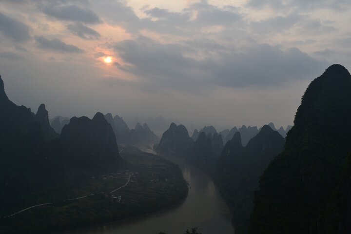 Guilin Highlights Tour Li River to Yangshuo and Xianggong Hill