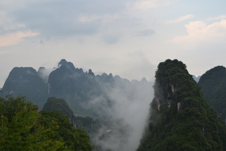 Guilin Highlights Tour Li River to Yangshuo and Xianggong Hill
