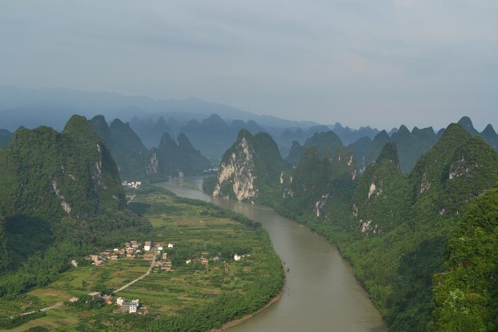 Guilin Highlights Tour Li River to Yangshuo and Xianggong Hill