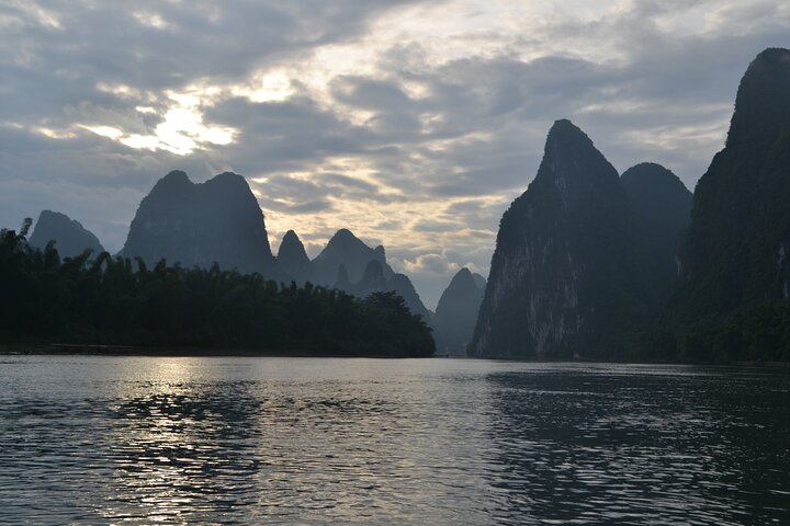 Guilin Highlights Tour Li River to Yangshuo and Xianggong Hill