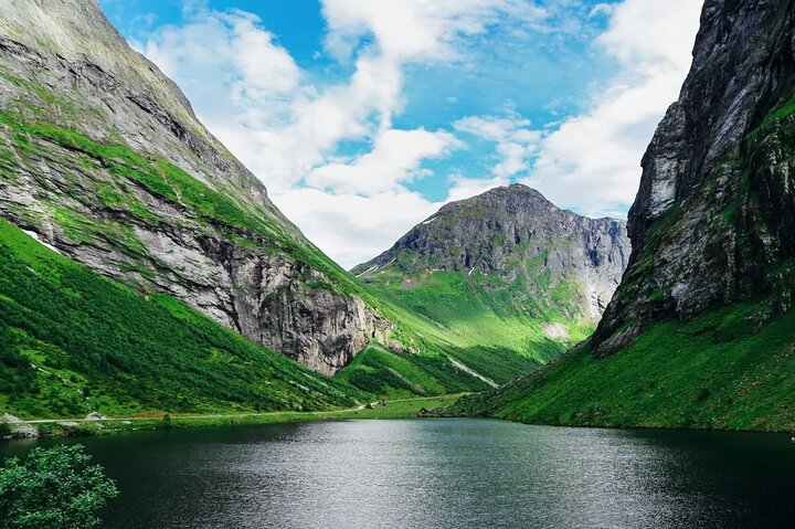 All About the Fjords in One Tour by Boat and Bus from Ålesund