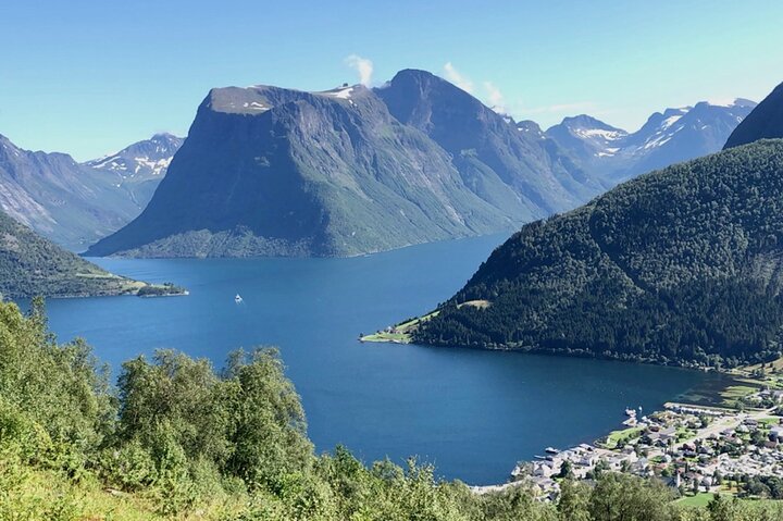 All About the Fjords in One Tour by Boat and Bus from Ålesund