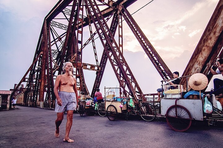 Hanoi City Tour: Private Half-Day Customized with Train Street