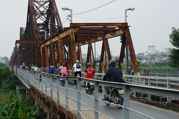 Hanoi City Tour: Private Half-Day Customized with Train Street