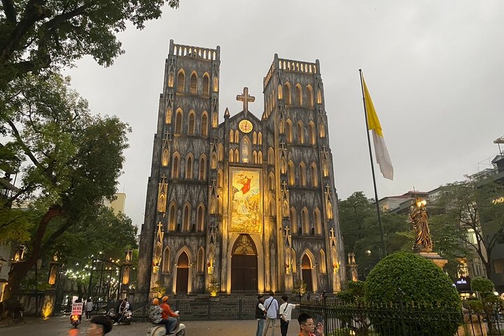 Hanoi City Tour: Private Half-Day Customized with Train Street