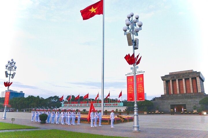 Hanoi City Tour: Private Half-Day Customized with Train Street