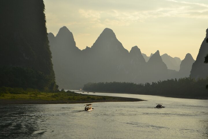 Guilin Best 1-Day Tour: Li River, Xianggong Hill and Yulong River