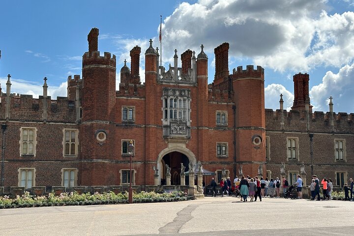 Southampton to Heathrow Airport - Via Various Attraction's
