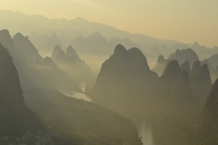 Guilin Highlights Tour Li River to Yangshuo and Xianggong Hill