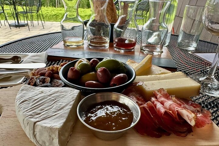 Small Group Wine & Cider Tour in Vermont