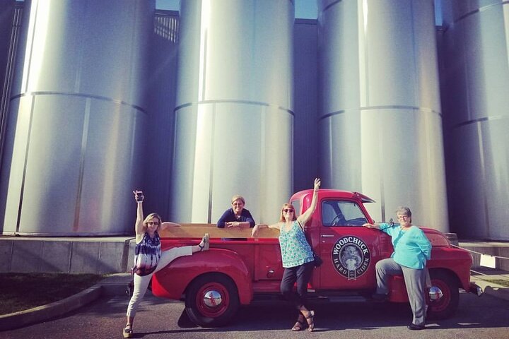 Small Group Wine & Cider Tour in Vermont