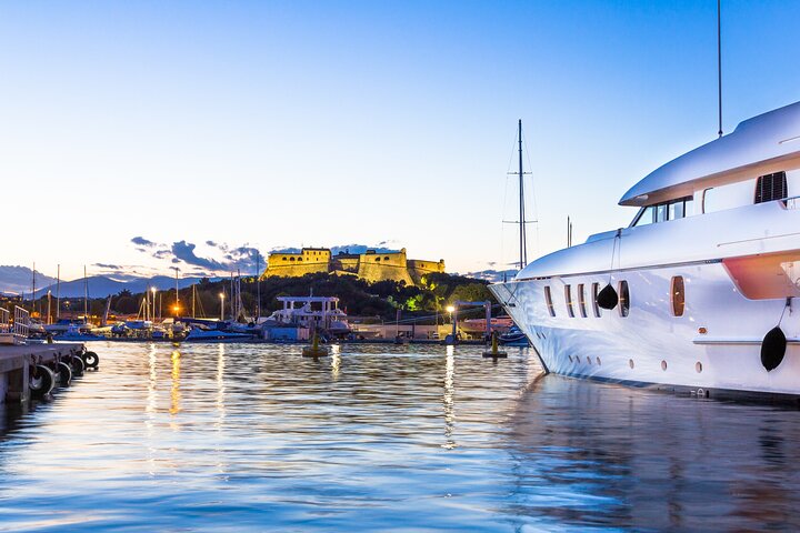Antibes Walking Tour + little tasting