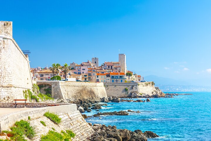 Antibes Walking Tour + little tasting