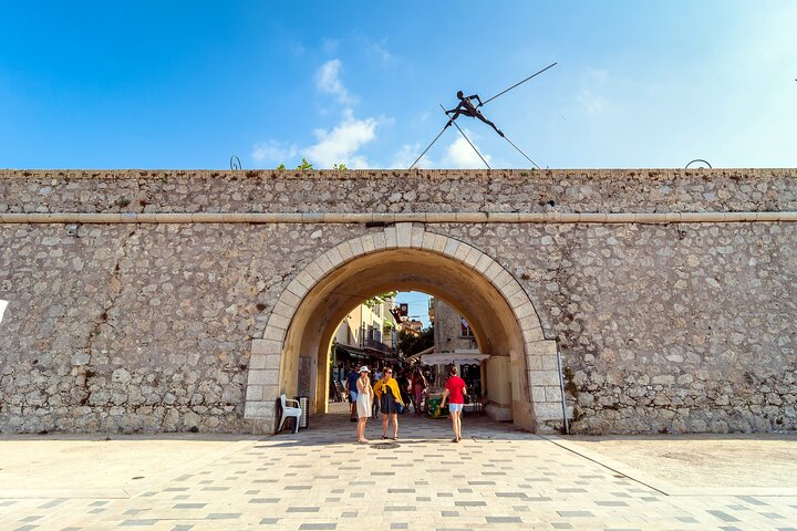Antibes Walking Tour + little tasting
