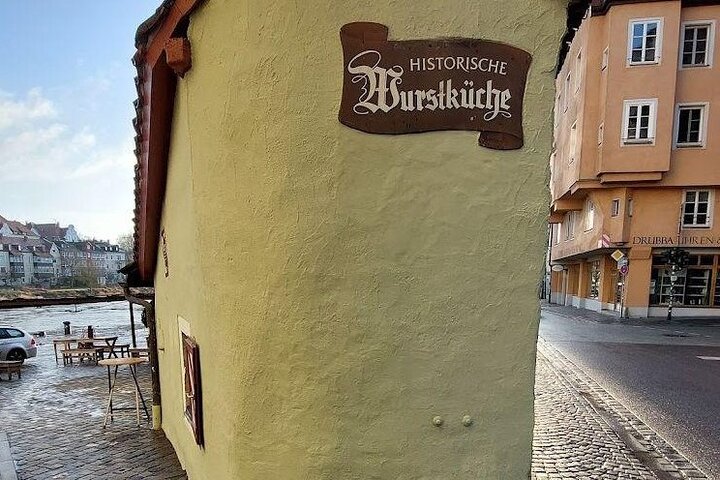 Historical tour with traditional culinary history
