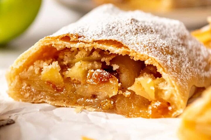 Historical tour with traditional culinary history