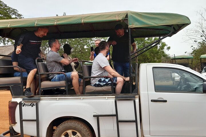Sensafari Yo private driver tour guide in Senegal- Bandia reserve