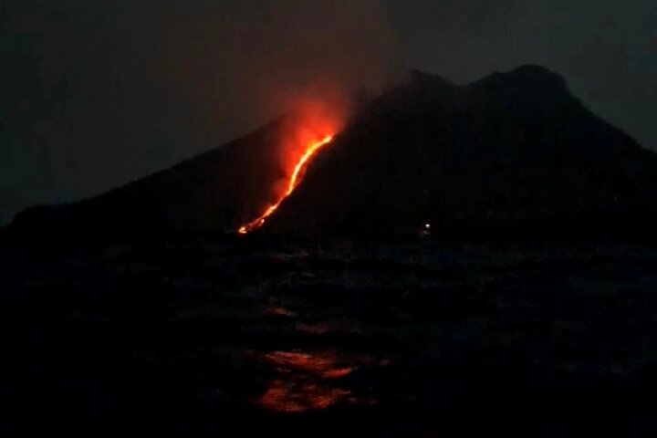 Sciara del Fuoco from the sea with an aperitivo to Ginostra, boat tour