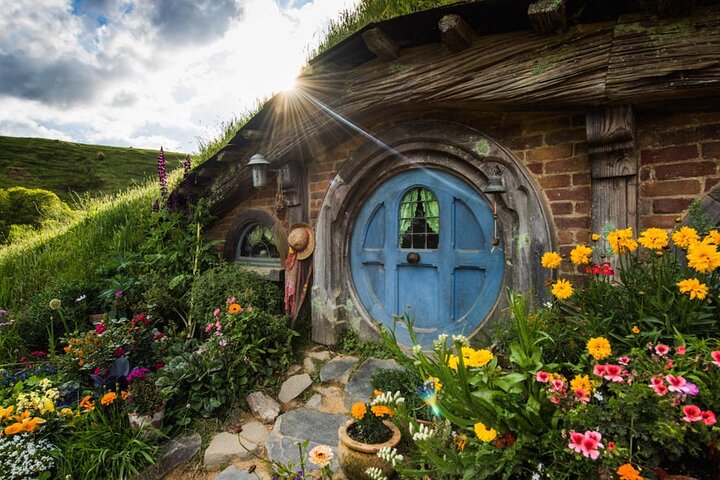 Small Group Hobbiton Movie Set from Tauranga