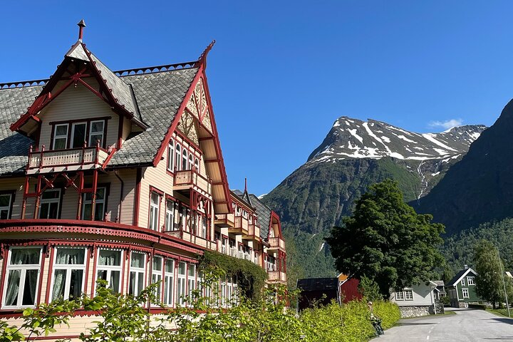 Ålesund - Geiranger - Ålesund Sightseeing Roundtrip