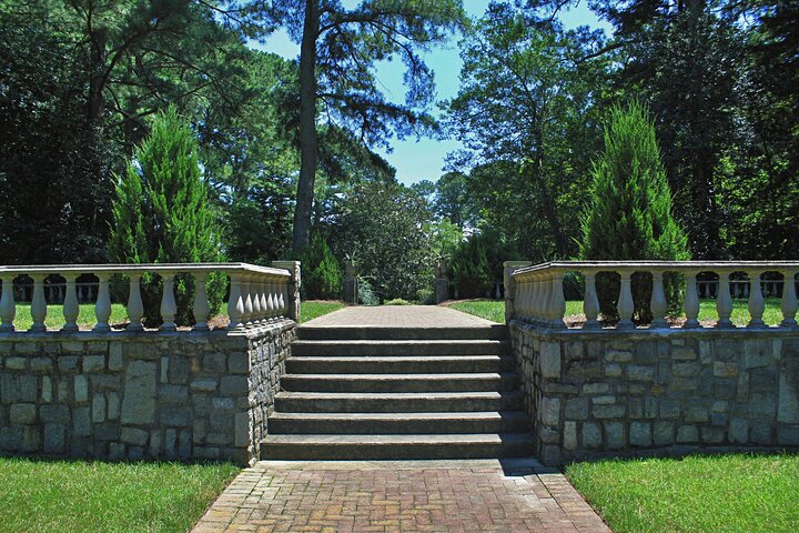 A Spectacular Scavenger Hunt: Mystery of Norfolk