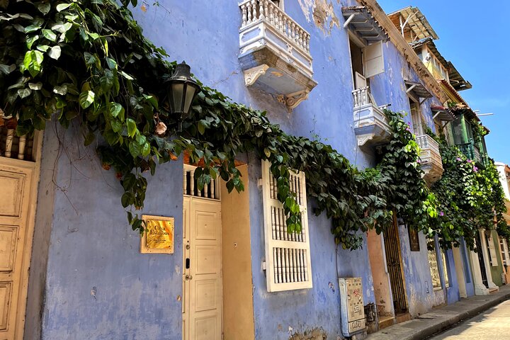 Walking tour of the magical city of Cartagena.