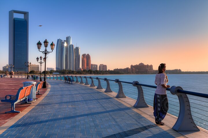 Abu Dhabi Layover Tour with Airport Pickup